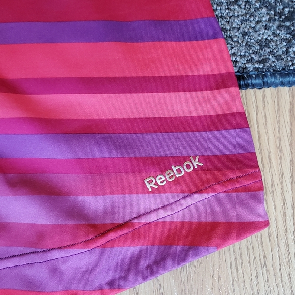 Reebok Top - Picture 2 of 2